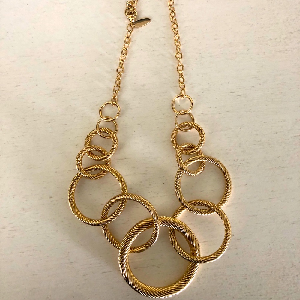 Cute gold necklace , interlocking circles design
